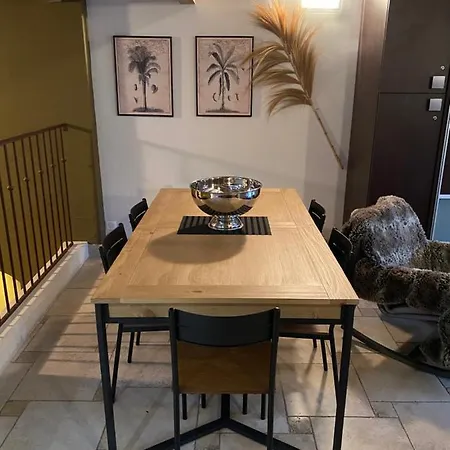 Apartment Le Loft Duplex, 2 Terrasses, Au Coeur Du Village Saint-Remy-de-Provence